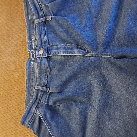 Womens Gloria Vanderbilt Denim 20W All-Around Slimming Effect Shorts - Picture 3 of 6